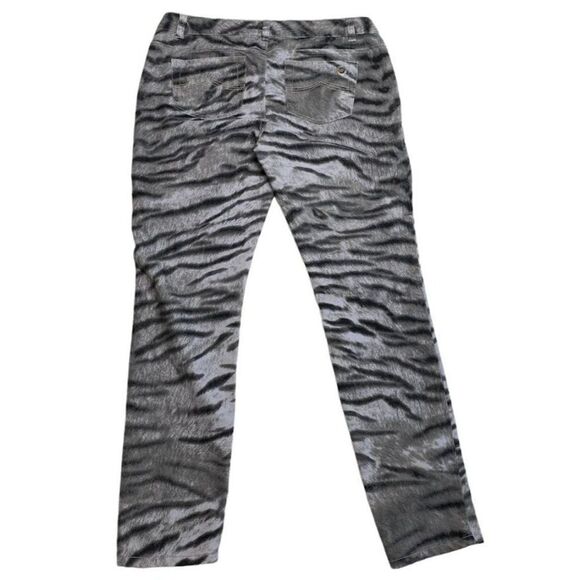 Michael Kors Gray‎ Black Tiger Animal Print  Pants size 8P 8 Petite - Picture 3 of 8